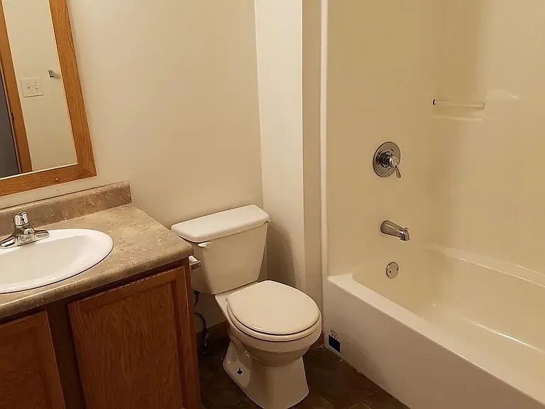 3 bed, 1388 sqft, $1,350 — Photo 3