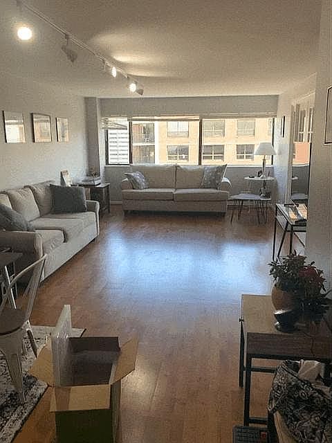 1st image of 1415 N Dearborn St APT 27C