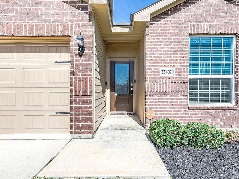 22402 Kennons Way — Photo 2