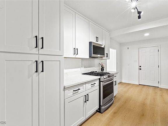 5th image of 326 W Basic Rd