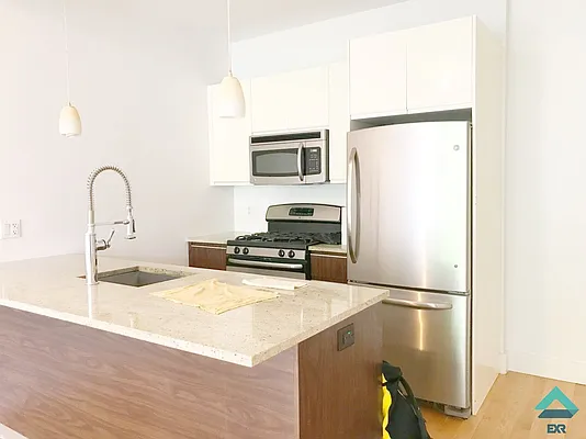 Rented by EXR | media 90