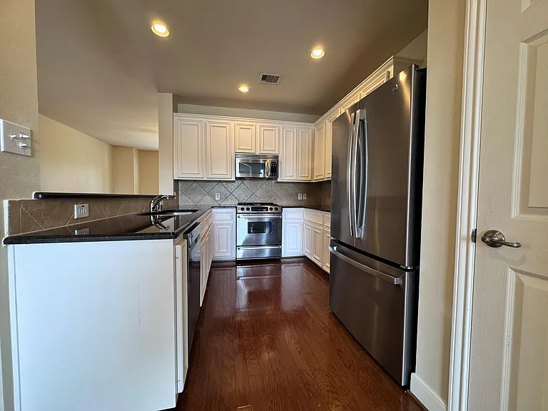 2333 Ann St — Photo 14