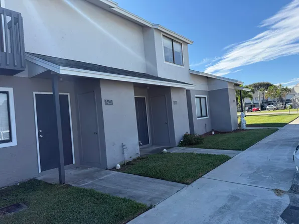 1403 Wharf Ln, Greenacres, FL 33463