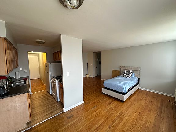 5th image of 5742 N Kenmore Ave #515