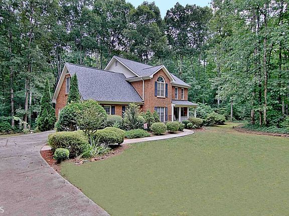 3rd image of 275 Kari Glen Dr