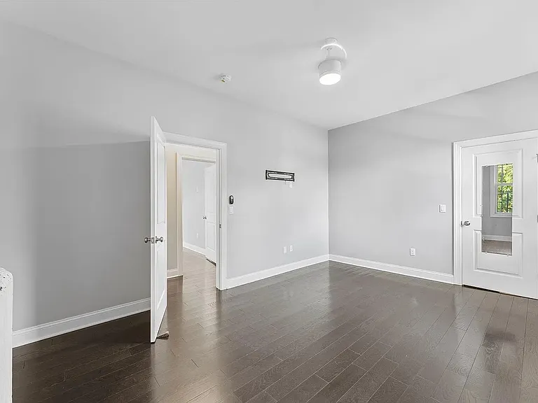 Liberty Pl — Photo 5