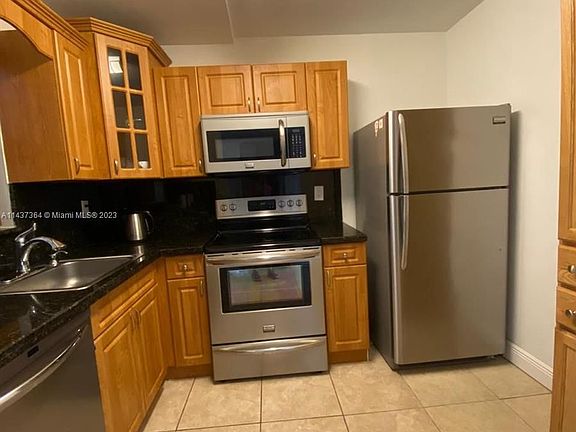 4th image of 3536 NE 168th St APT 305
