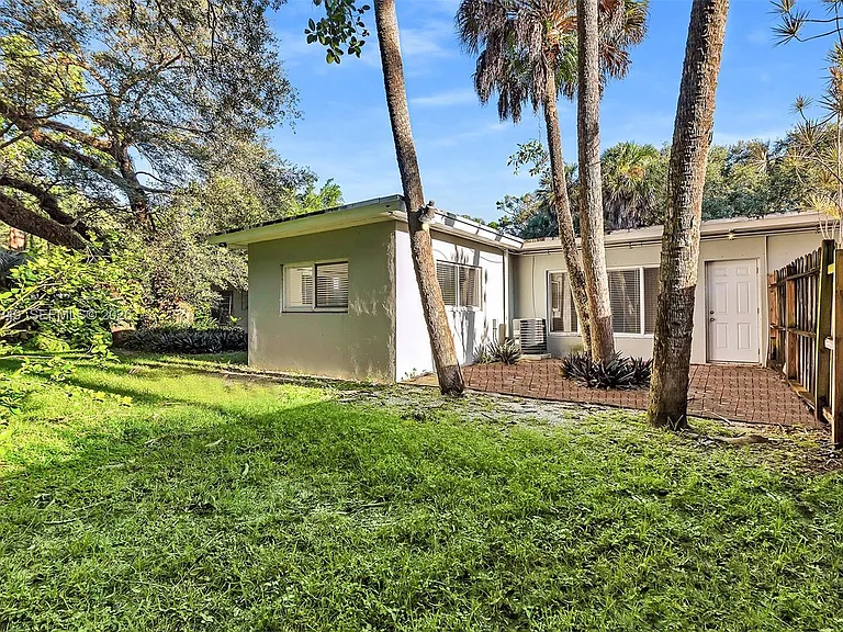 1550 SW 23rd Ct #A — Photo 28