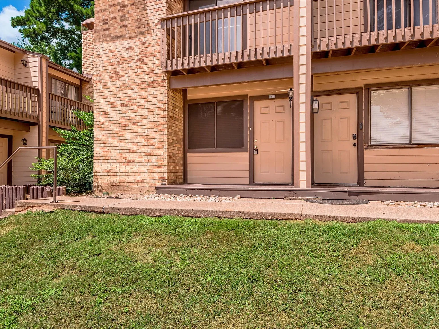 2 bed, 1.5 bath, 1165 sqft, $1,150 — Photo 4