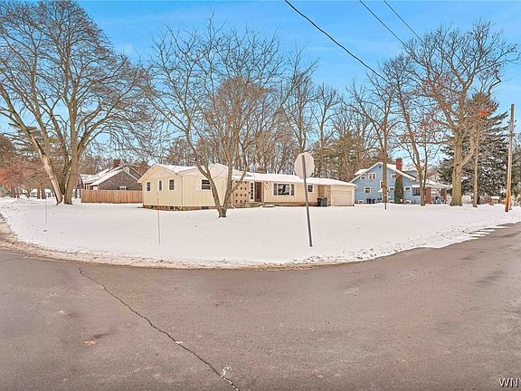 3rd image of 8426 Maplewood Dr