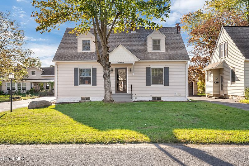 5th image of 76 Oakdale Avenue