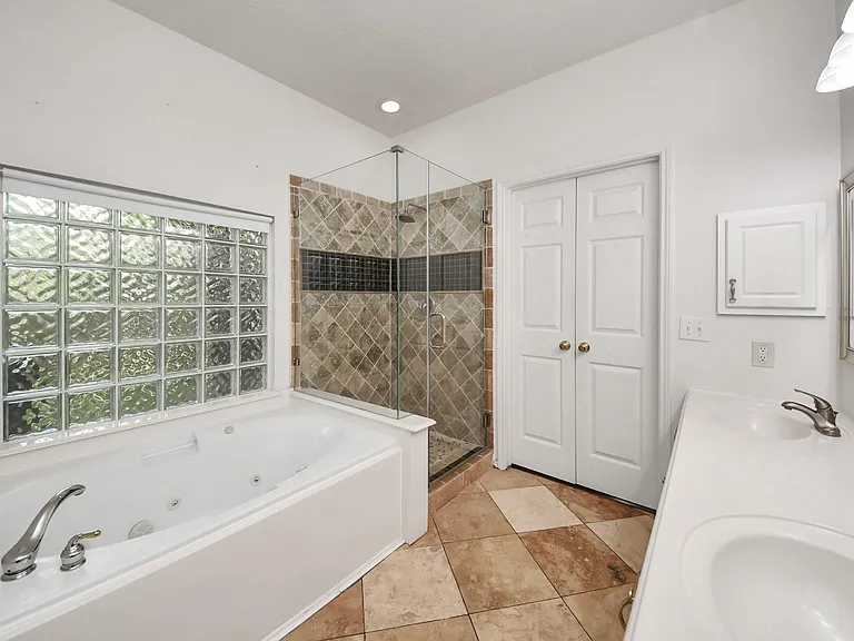 20510 Pioneer Bend Ct — Photo 25