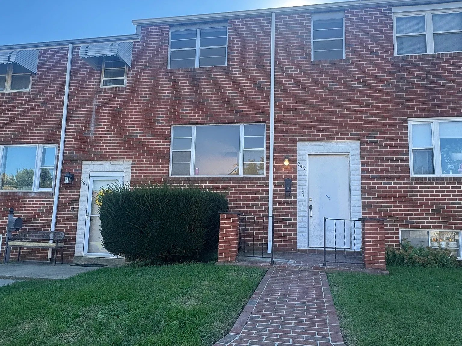 4 bed, 2.5 bath, 1513 sqft, $2,350 — Photo 1