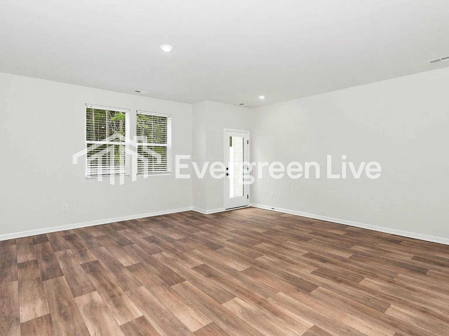 3 bed, 2.5 bath, 1897 sqft, $1,850 — Photo 2