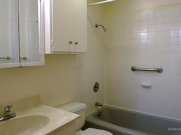 5th image of 60 Parkridge Dr APT 1