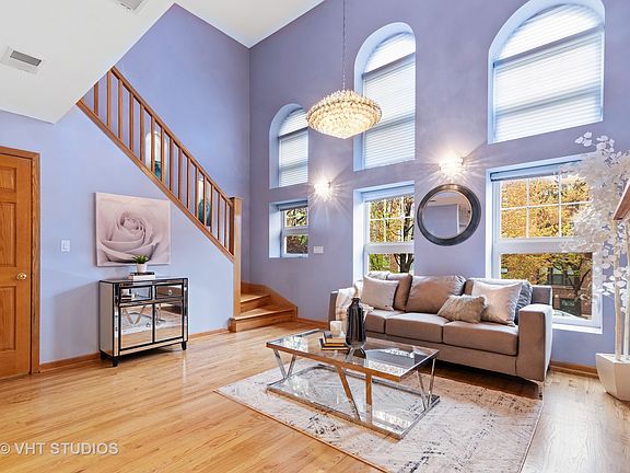 4th image of 2107 W Montrose Ave