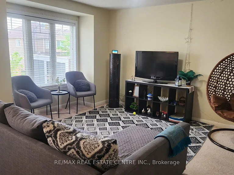 221 Slingsby Lndg — Photo 4