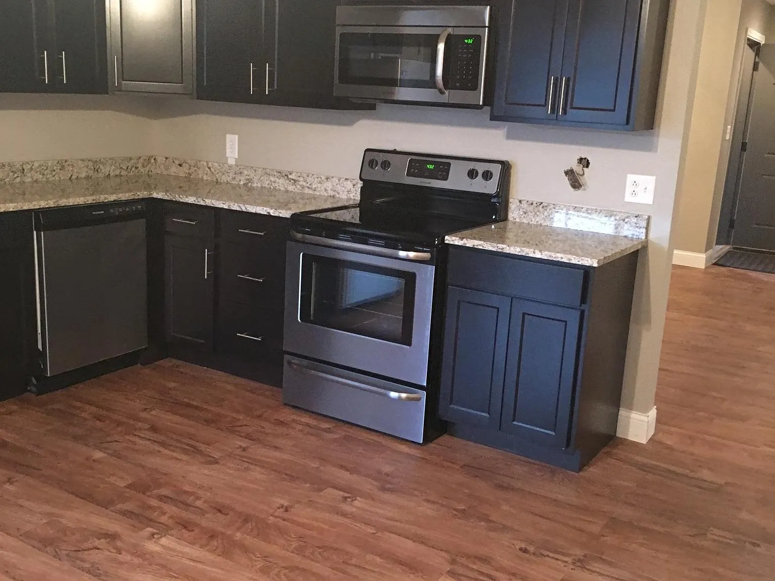 2 bed, 1000 sqft, $1,100 — Photo 3