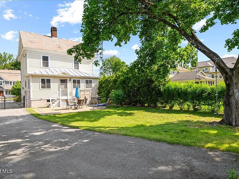 162 Lake Ave — Photo 28