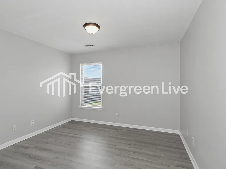 187 Roscommon Rd — Photo 13