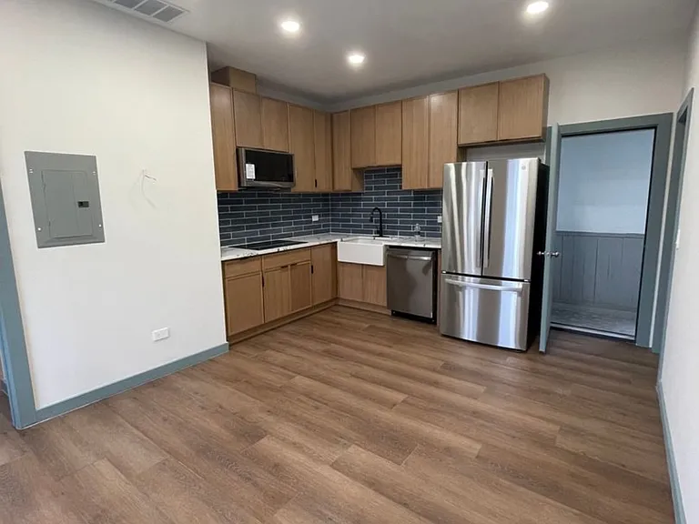 1001 W 31st St #2 — Photo 4