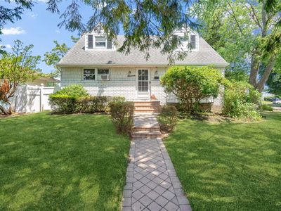 11 Essex Place, Deer Park, NY, 11729
