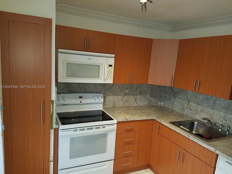 1501 NE 191st St #C107 — Photo 4