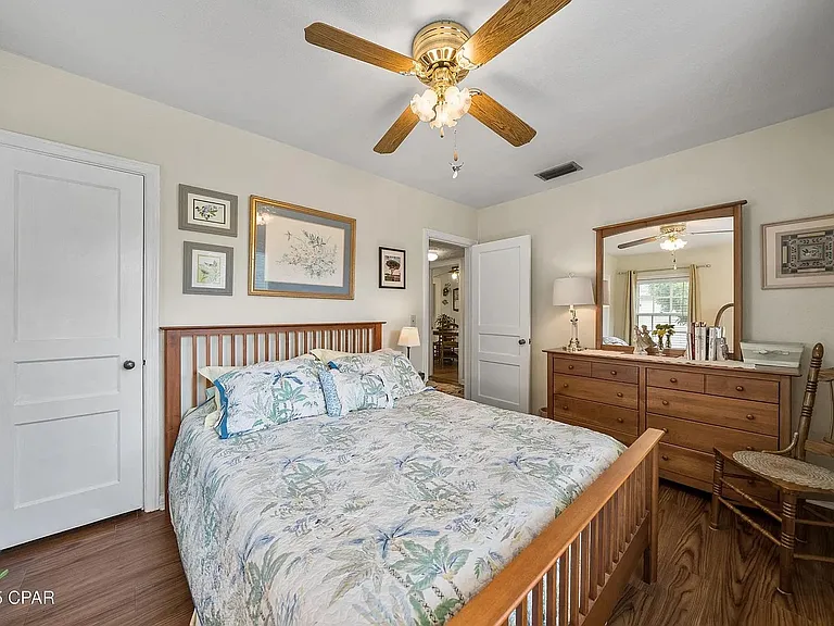321 S Bonita Ave — Photo 18