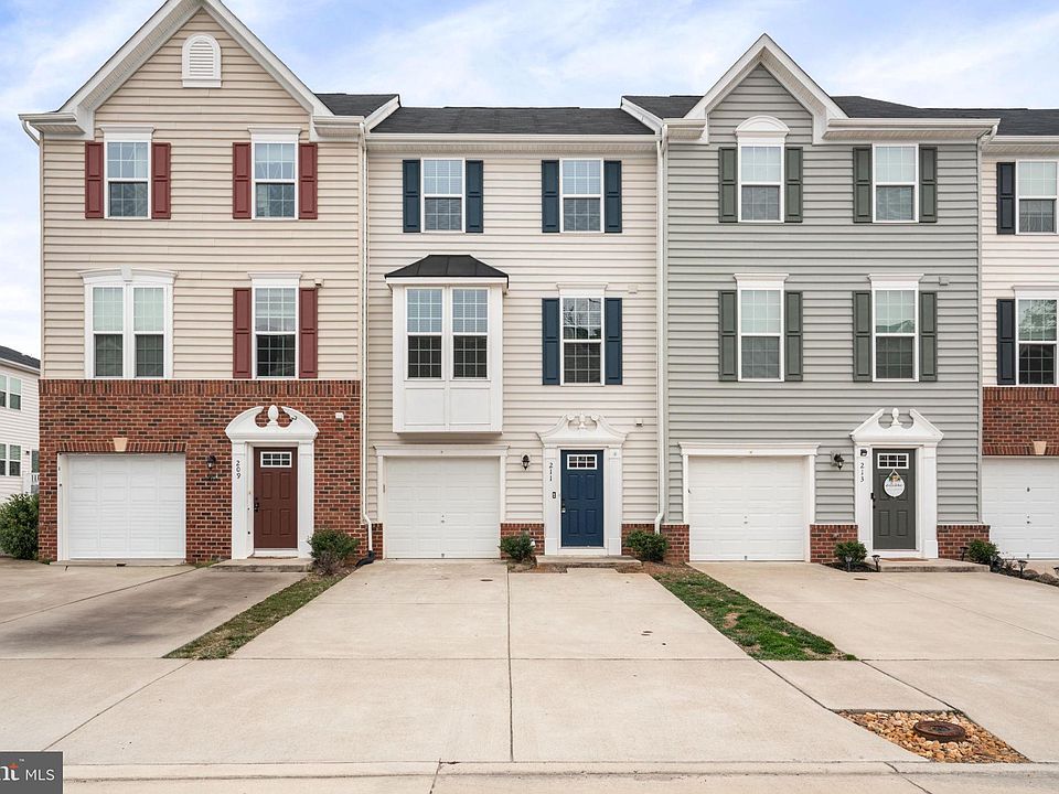 1st image of 211 Landing Dr