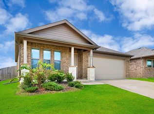 300 Fairmeade Dr, Terrell, TX 75160