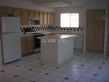 5th image of 1648 Royal Canyon Dr