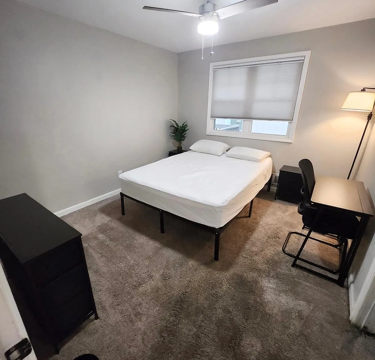 3 bed, 2.0 bath, 1600 sqft, $962 — Photo 1