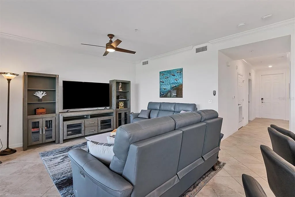 2 bed, 2.0 bath, 1154 sqft, $6,000 — Photo 4