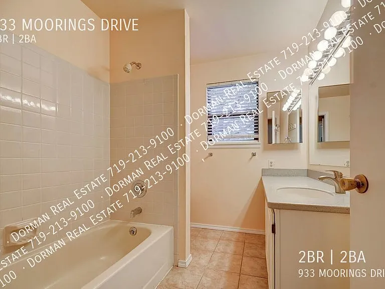 933 Moorings Dr — Photo 15