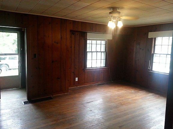 3rd image of 605 N Allyn St