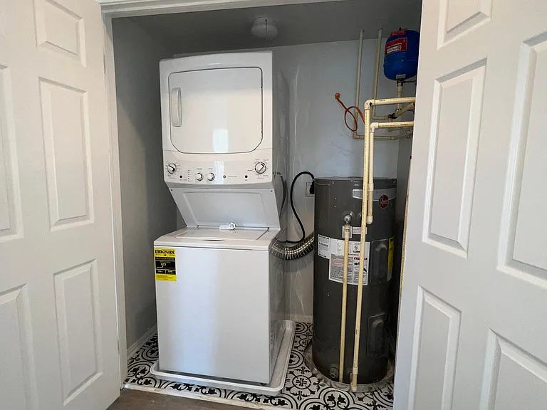 1646 F St NE #2 — Photo 8