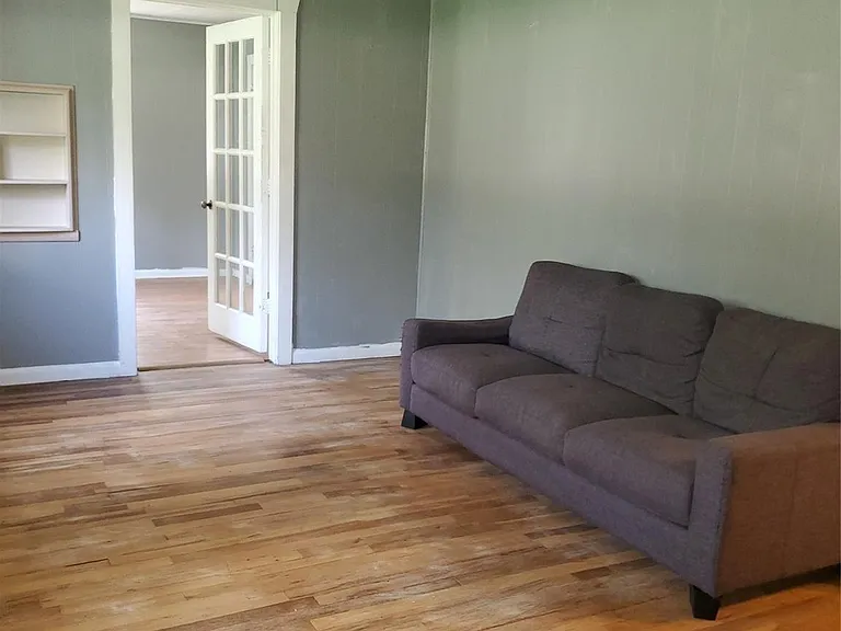 12021 Old Montgomery Rd — Photo 10