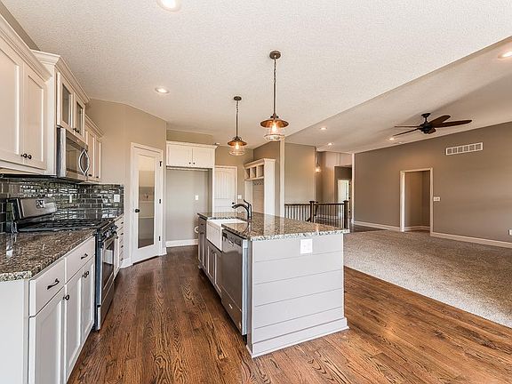 3rd image of 14933 Prairie Crossing St