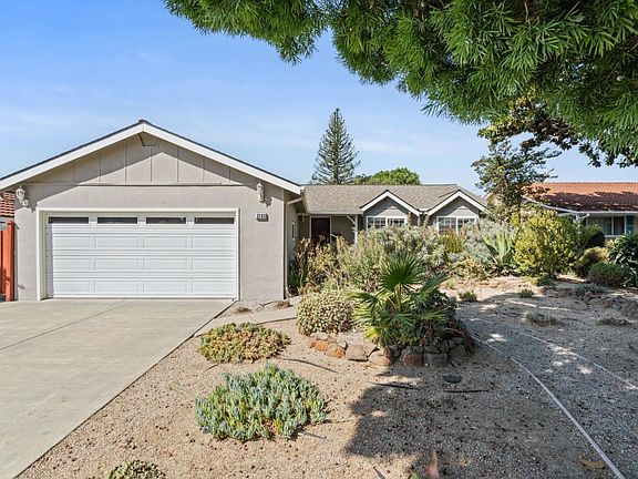 2nd image of 3283 Lindenoaks Dr
