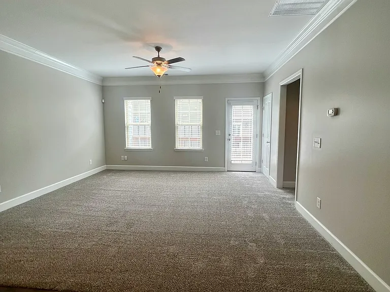 5541 Prada Dr — Photo 7