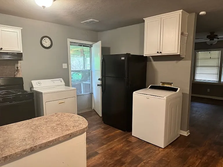 1105 N White Oak Rd — Photo 3