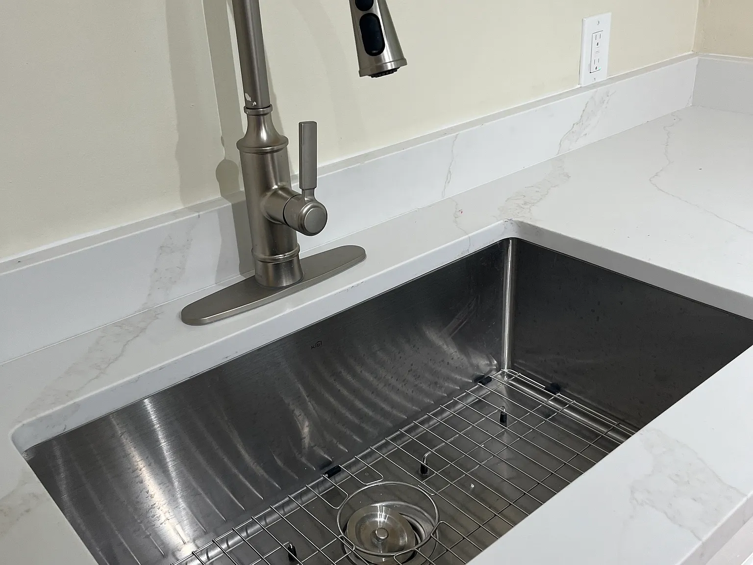 425 Butternut Ct — Photo 3