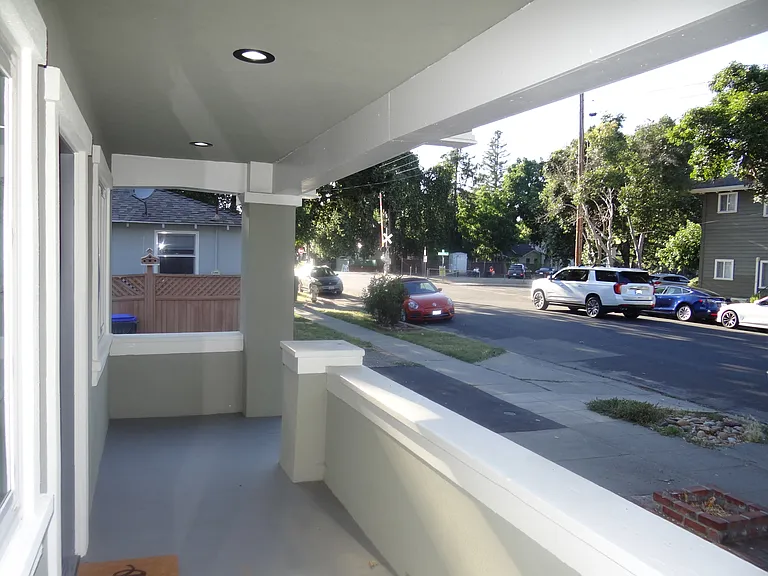 450 Rose Ave — Photo 3