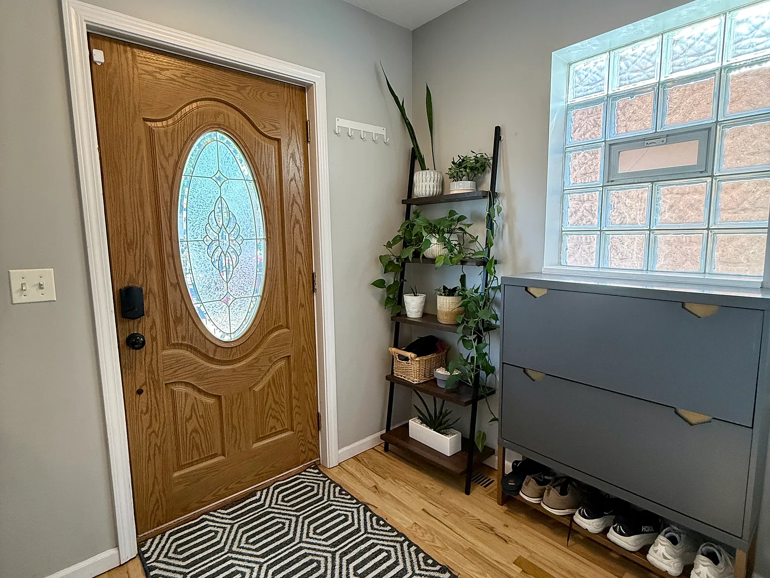 3 bed, 1.5 bath, 1800 sqft, $2,950 — Photo 3