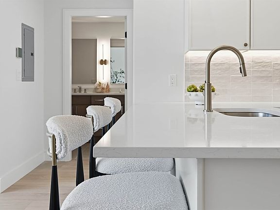 4th image of 28 Geneva St #303