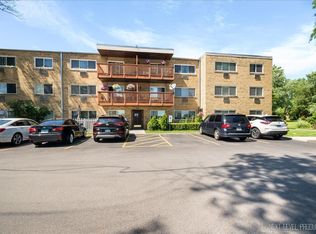 724 Dempster St #1, Mount Prospect, IL 60056