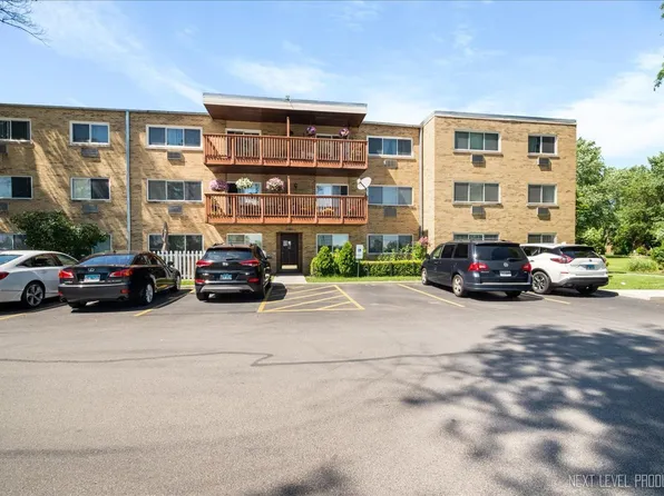 724 Dempster St #1, Mount Prospect, IL 60056