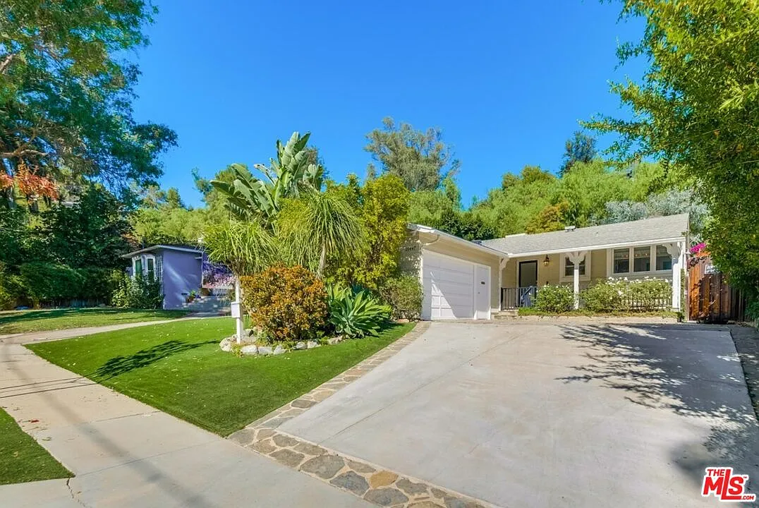 3 bed, 2.0 bath, 1424 sqft, $5,999 — Photo 3