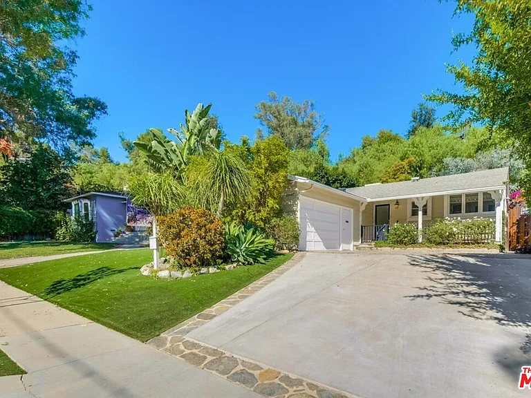 21447 Providencia St — Photo 3