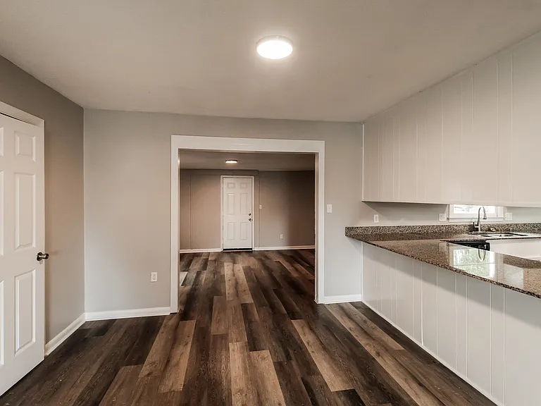 1678182_019_dining_room_13484826.jpg